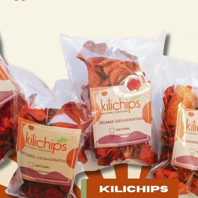 Que los nervios del partido no saboteen tu meta saludable! ⚽🙌🏻
Los partidos mundialeros se viven y se disfrutan con una buena botana. Este año, cambia las papitas tradicionales por #Kilichips, snacks 100% naturales de vegetales deshidratados.
Son la opción perfecta:
✅100% naturales: Sin conservadores ni saborizantes artificiales.
✅Bajos en calorías: Crujientes, deliciosos y ligeros.El auténtico sabor y la nutrición inteligente que necesitas en cada bocado de la fiesta futbolera.Encuéntralos en #Essenzia: Visítanos en nuestra tienda boutique o haz tu pedido en nuestra tienda en línea. ¿Cuáles vas a pedir para el próximo partido?🥅⚽#SnacksSaludables #Mundial2026 #BotanaFutbolera VegetalesDeshidratados NutricionInteligente BienSer